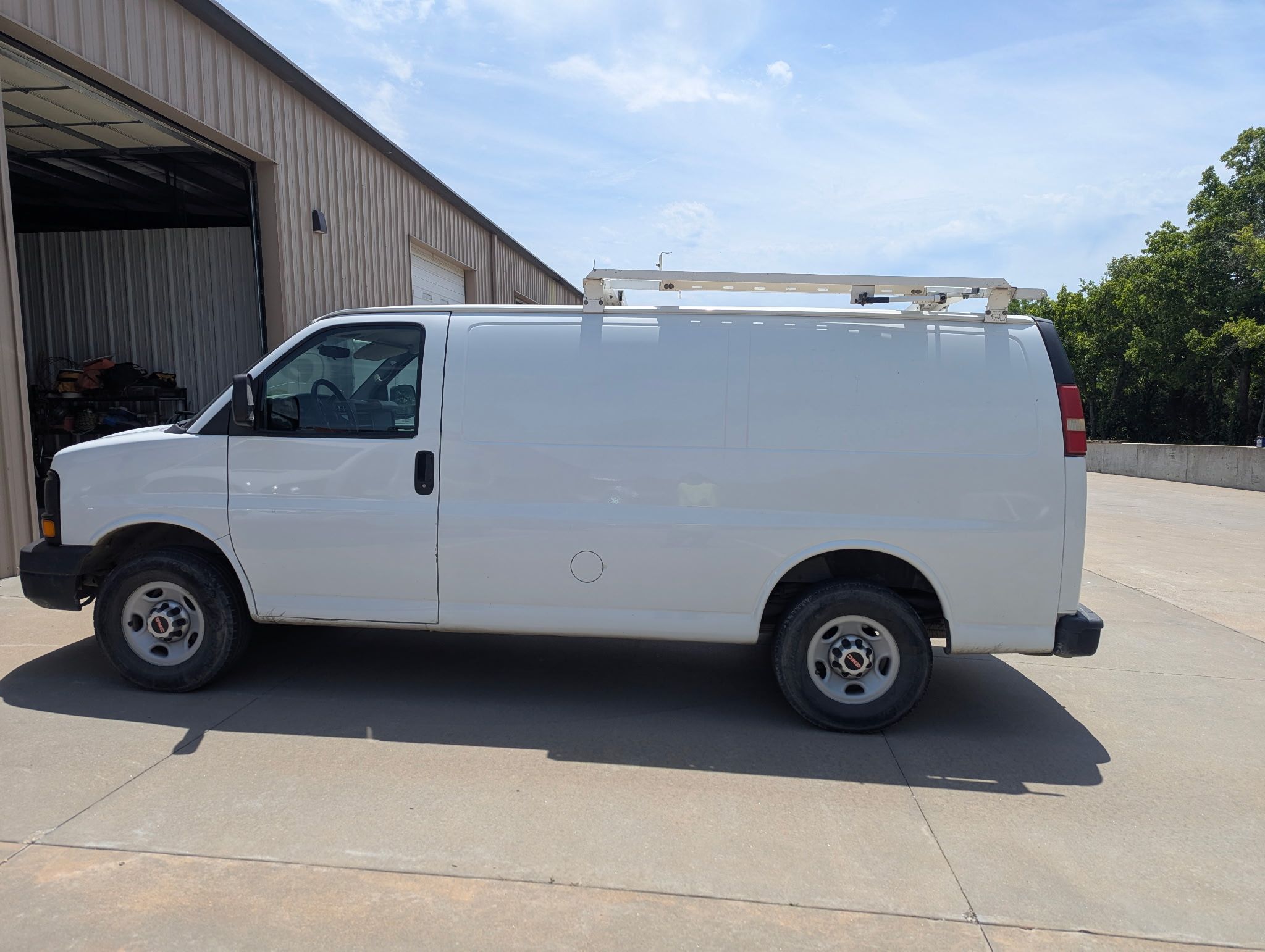 Used 2014 GMC Savana 2500 RWD image 13