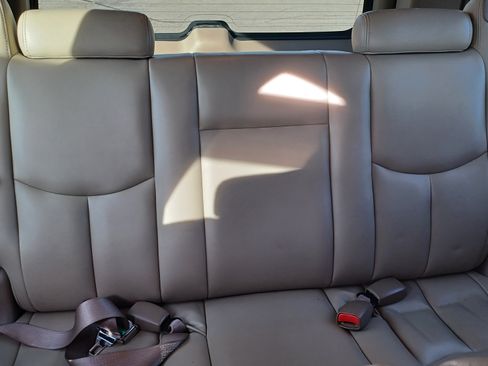 Used 2004 Chevrolet Suburban LT w/ Preferred Equipment Group image 11