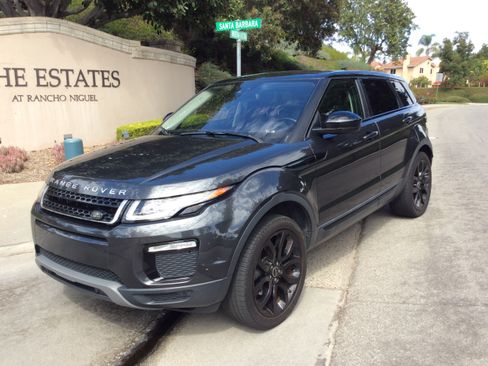 Used 2017 Land Rover Range Rover Evoque SE Premium image 6