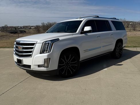 Used 2016 Cadillac Escalade ESV Premium image 1