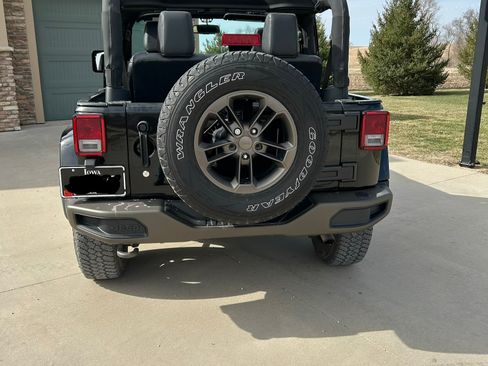 Used 2016 Jeep Wrangler Sahara image 10