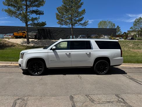 Used 2020 GMC Yukon XL Denali w/ Denali Ultimate Package AWD/4WD image 1