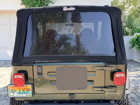 Used 1998 Jeep Wrangler Sahara AWD/4WD image 2