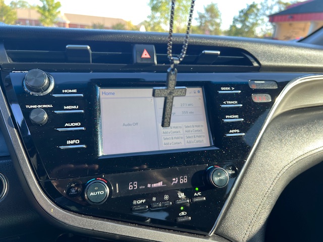 Used 2018 Toyota Camry XSE FWD image 2