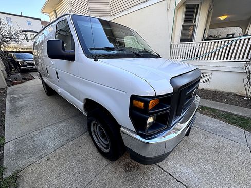 Used 2012 Ford E-150 and Econoline 150 Van 3D w/ Commercial Cargo Van Pkg image 4