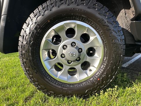 Used 2012 Toyota FJ Cruiser 4WD w/ Upgrade Pkg image 23