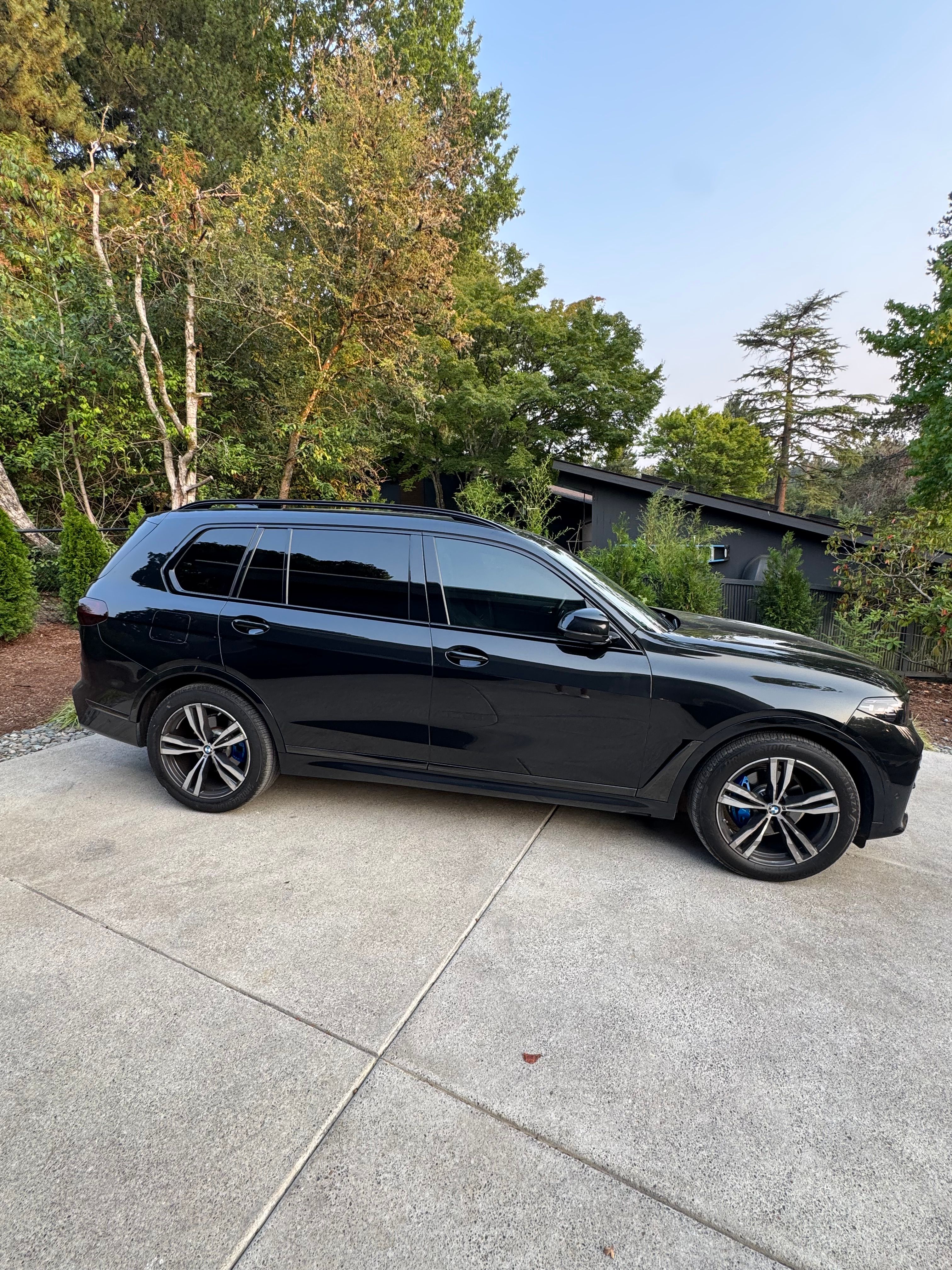 Used 2020 BMW X7 xDrive40i w/ M Sport Package AWD/4WD image 6