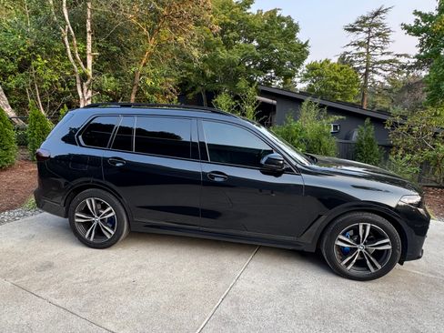 Used 2020 BMW X7 xDrive40i w/ M Sport Package AWD/4WD image 6