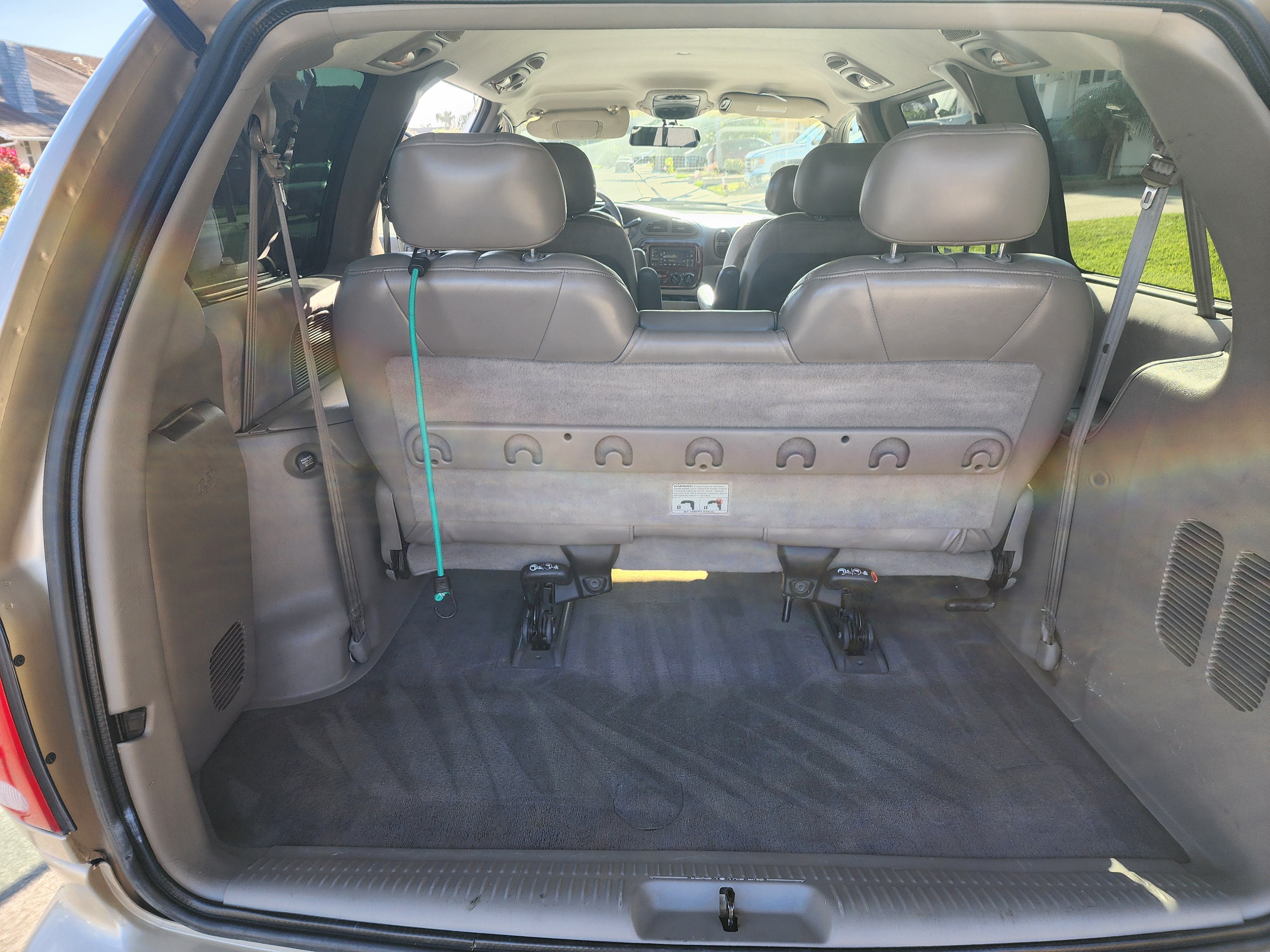 Used 2000 Chrysler Town & Country Limited FWD image 16