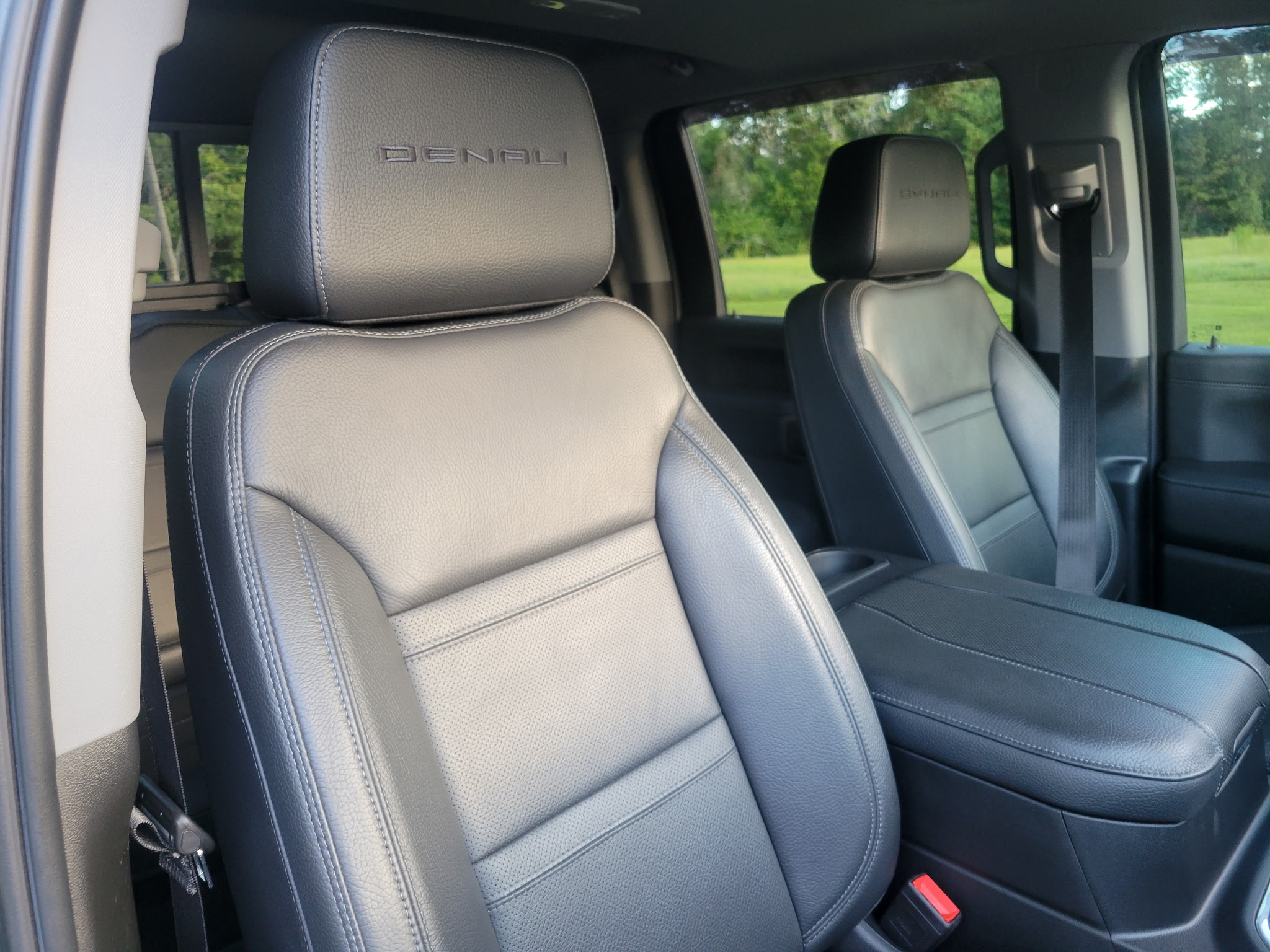 Used 2023 GMC Sierra 2500 Denali w/ Denali Black Diamond Edition AWD/4WD image 14