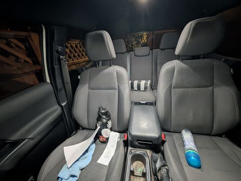 Used 2017 Toyota Tacoma TRD Sport image 6