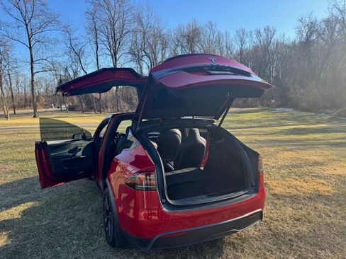 Used 2022 Tesla Model X Plaid image 2