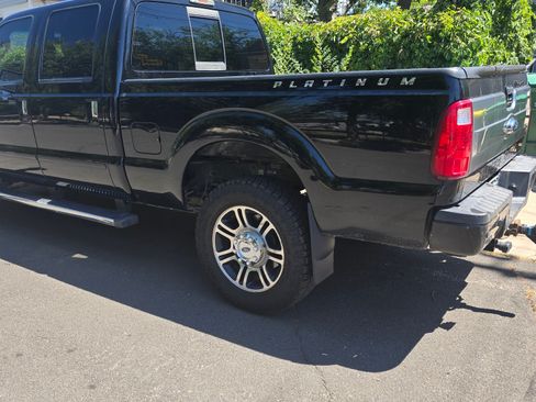 Used 2016 Ford F250 Platinum w/ FX4 Off-Road Package AWD/4WD image 5