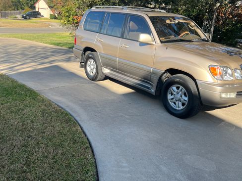 Used 2000 Lexus LX 470 4WD image 2