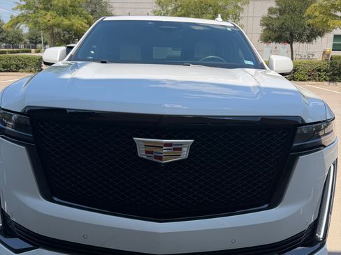 Used 2024 Cadillac Escalade Sport w/ Touring Package AWD/4WD image 4