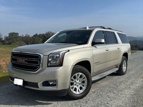 Used 2015 GMC Yukon XL SLT w/ Open Road Package image 1