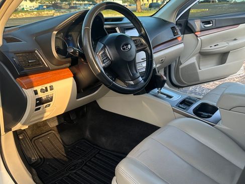 Used 2014 Subaru Outback 3.6R Limited w/ Moonroof Package AWD/4WD image 2