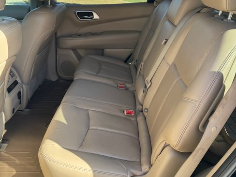 Used 2015 Nissan Pathfinder Platinum image 19