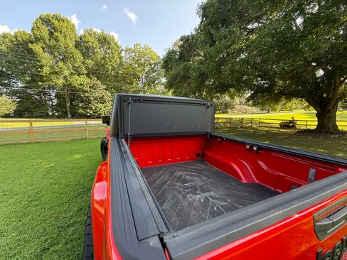 Used 2024 Jeep Gladiator Sport AWD/4WD image 27