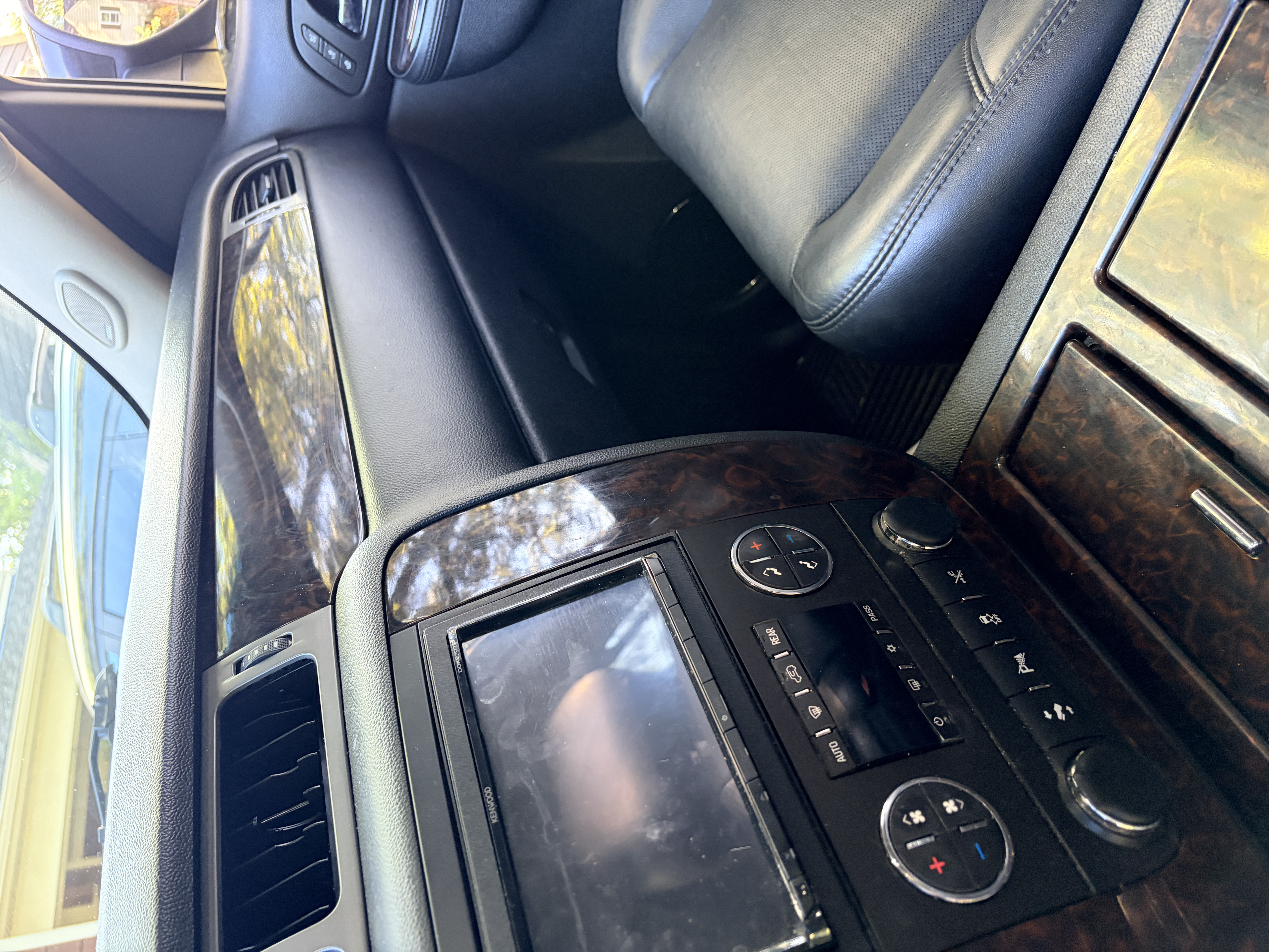 Used 2013 GMC Yukon Denali AWD/4WD image 12