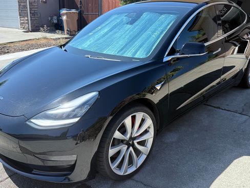 Used 2019 Tesla Model 3 Performance image 1