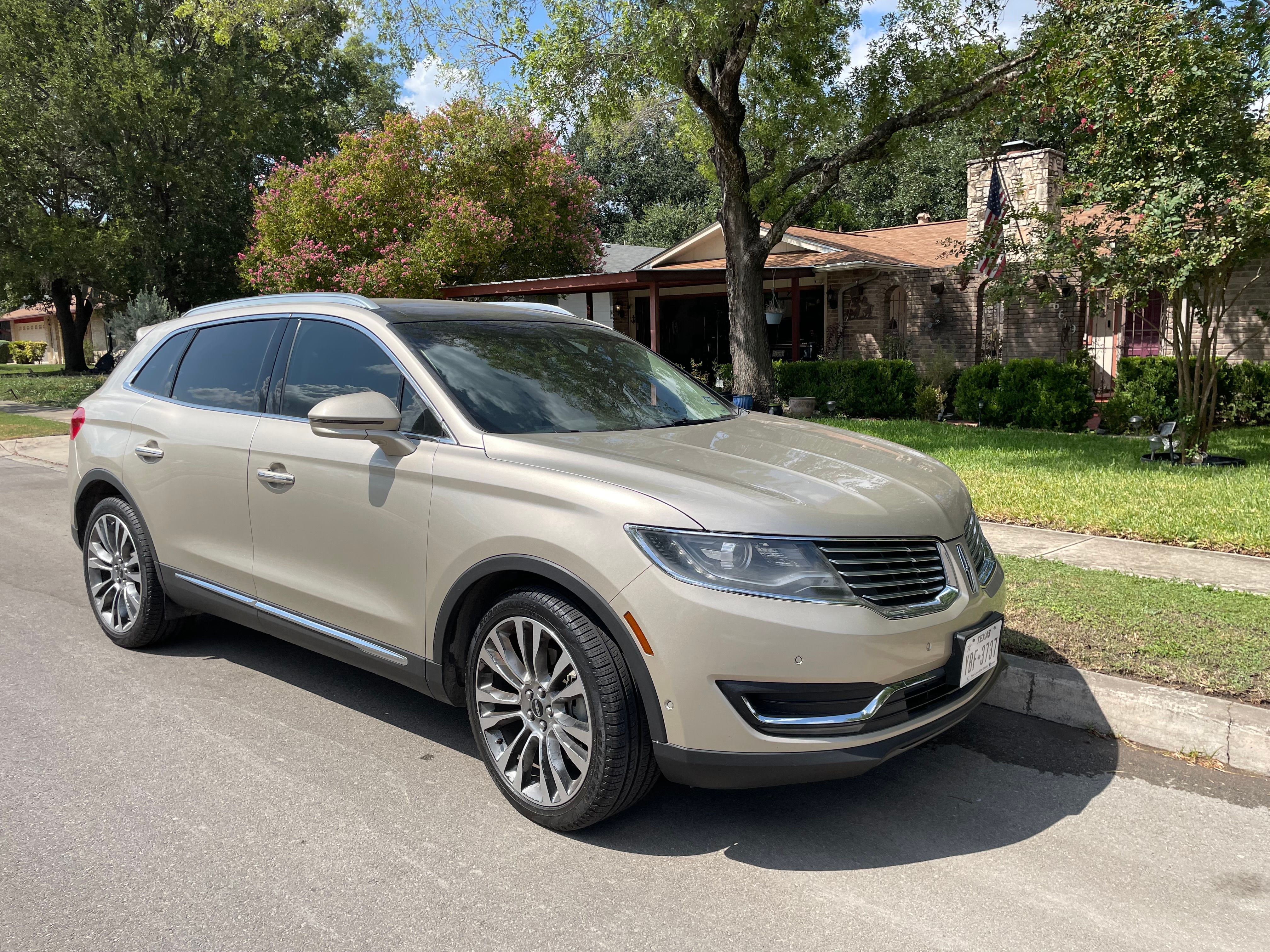 Used 2017 Lincoln MKX Reserve FWD image 1