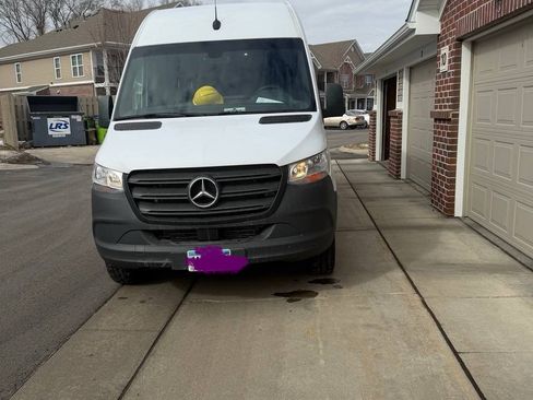 Used 2022 Mercedes-Benz Sprinter 2500 image 10
