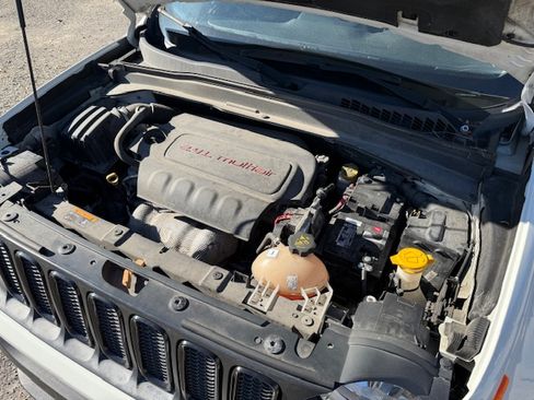 Used 2017 Jeep Renegade Altitude image 10