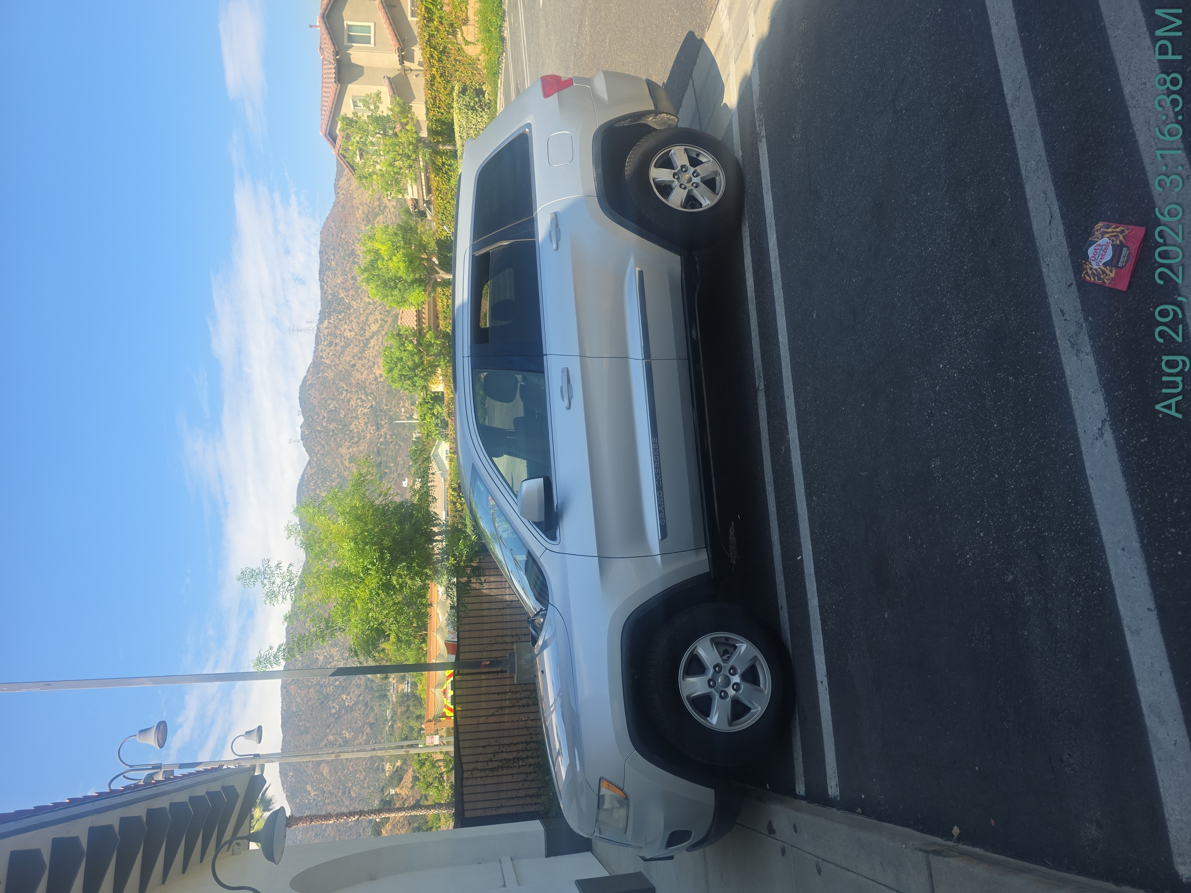 Used 2012 Jeep Grand Cherokee Laredo RWD image 1