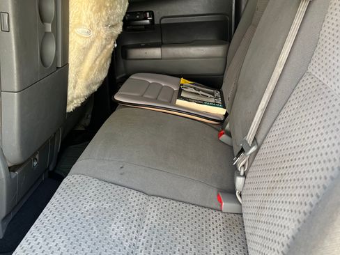 Used 2013 Toyota Tundra 4x4 Double Cab w/ Tow Pkg image 6