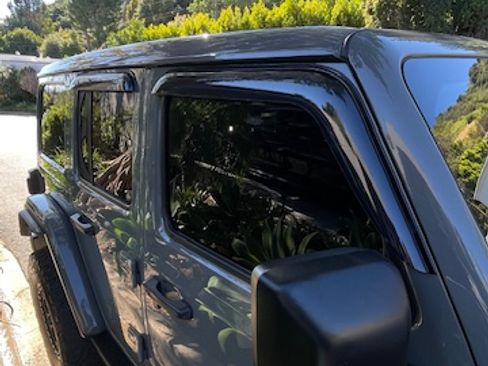 Used 2022 Jeep Wrangler Unlimited Rubicon w/ Xtreme Recon 35" Tire Package image 8