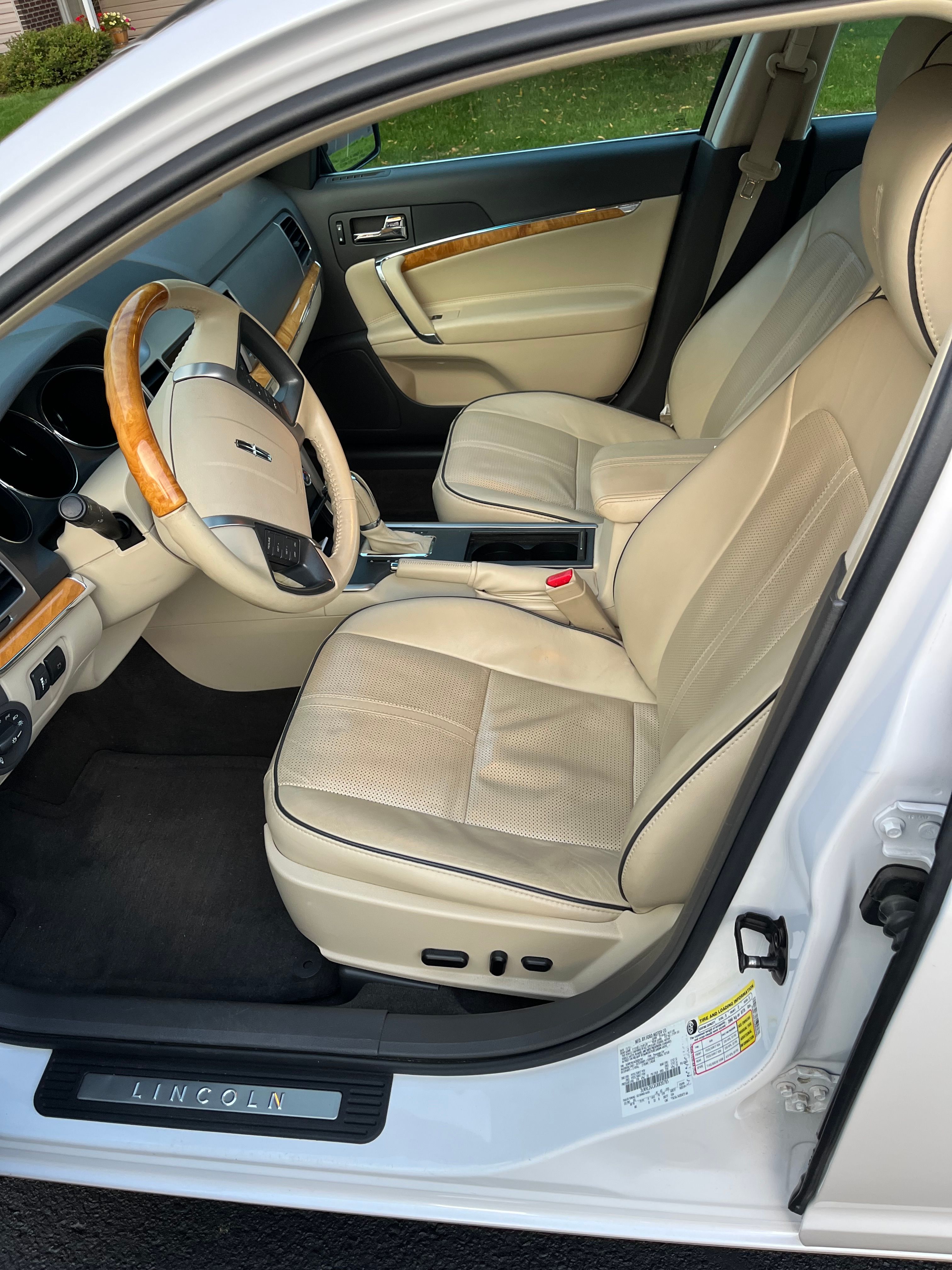 Used 2012 Lincoln MKZ FWD image 12
