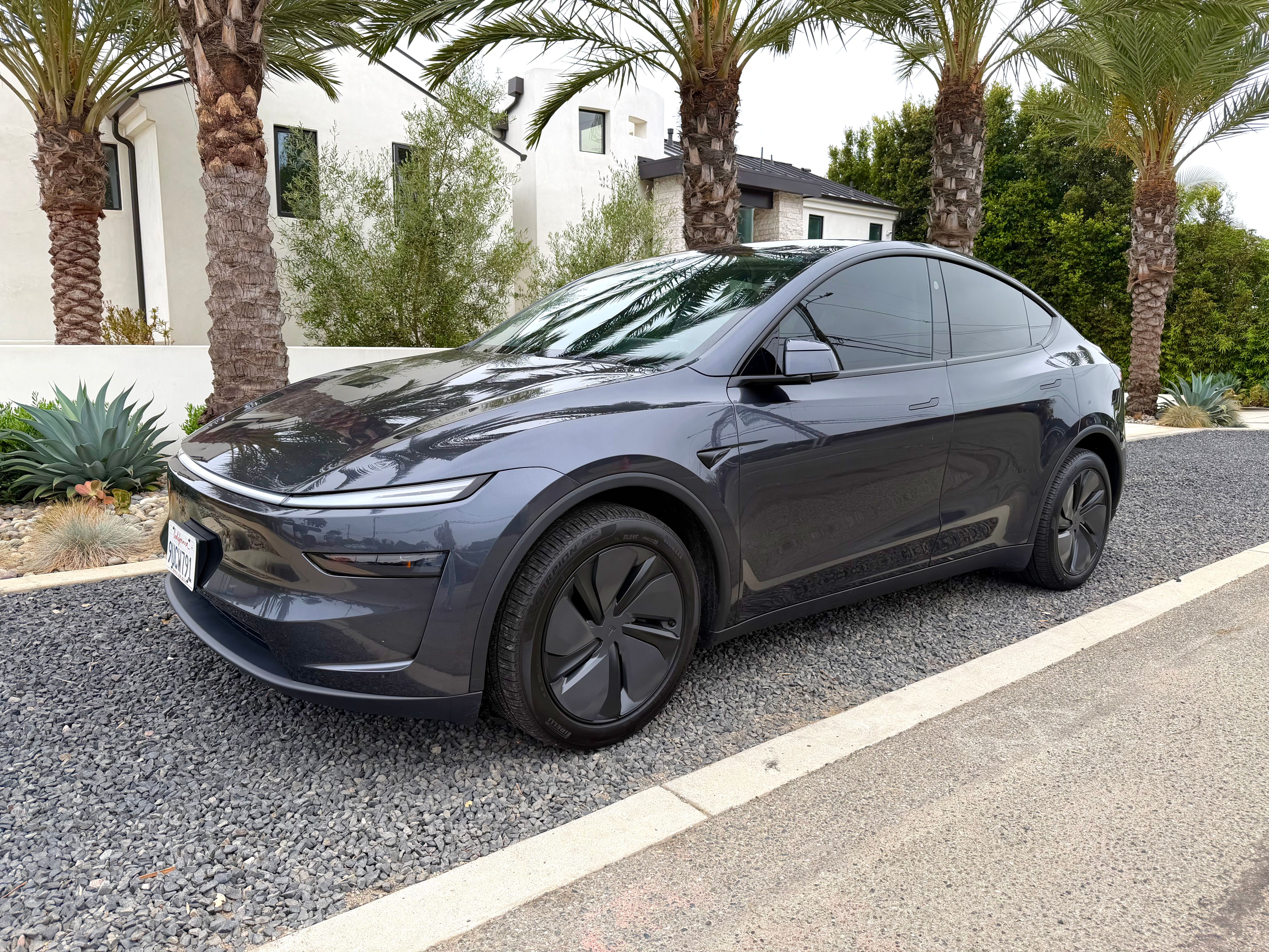 Used 2026 Tesla Model Y Long Range AWD/4WD image 1