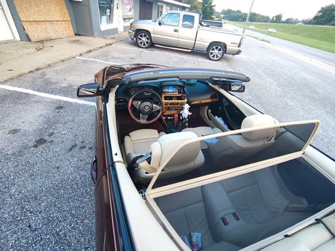 Used 2006 BMW 650i Convertible image 2