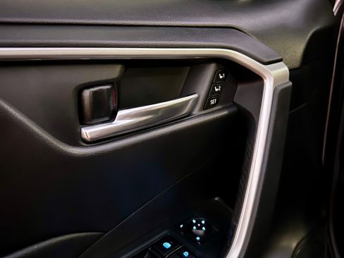 Used 2022 Toyota RAV4 XLE Premium image 13