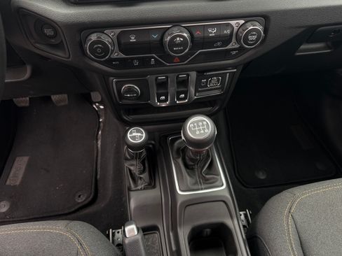 Used 2025 Jeep Wrangler Sport AWD/4WD image 10