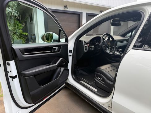 Used 2020 Porsche Cayenne image 8