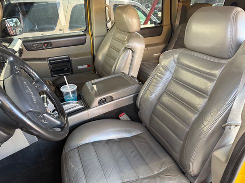 Used 2003 HUMMER H2 w/ Preferred Equipment Group image 6