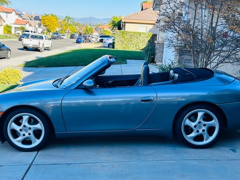 Used 2001 Porsche 911 Carrera 4 image 6