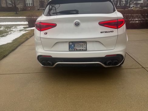 Used 2020 Alfa Romeo Stelvio Quadrifoglio image 5