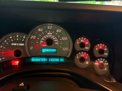 Used 2004 HUMMER H2 w/ Preferred Equipment Group AWD/4WD image 12