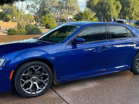 Used 2018 Chrysler 300 S w/ 300S Premium Group image 4