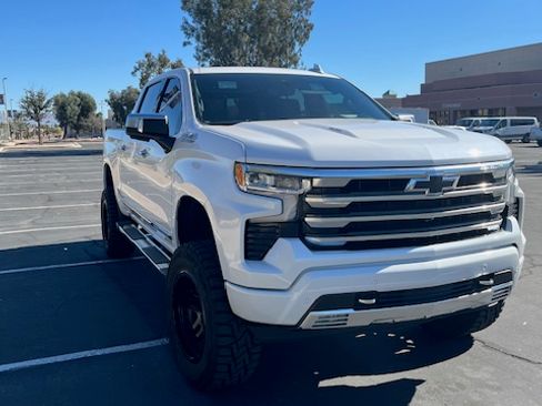 Used 2023 Chevrolet Silverado 1500 High Country w/ High Country Premium Package image 4