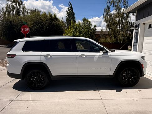 Used 2021 Jeep Grand Cherokee L Limited AWD/4WD image 22