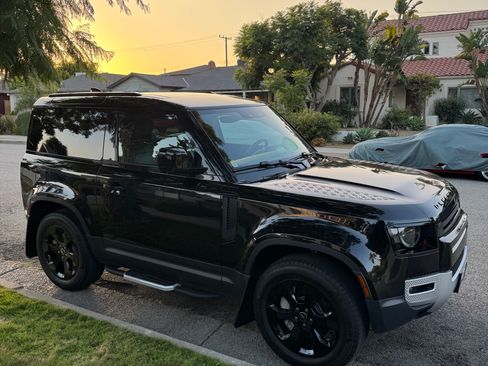 Used 2023 Land Rover Defender 90 SE image 4