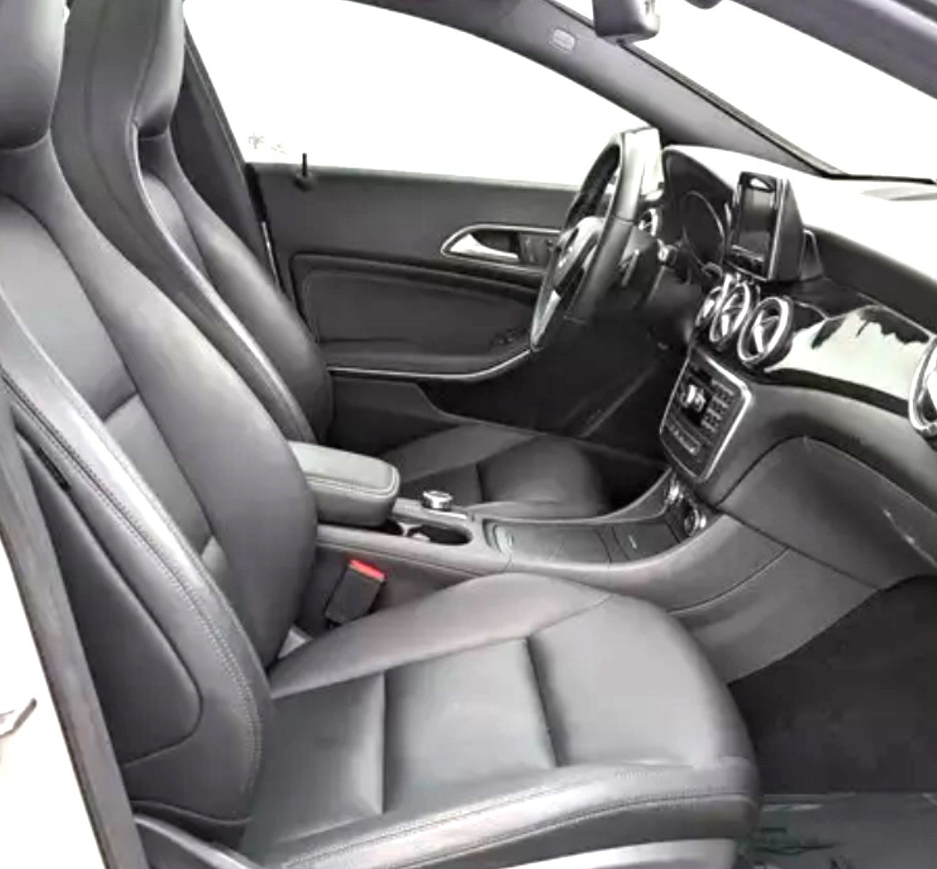 Used 2014 Mercedes-Benz CLA 250 4MATIC image 8