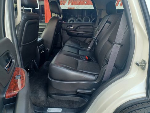 Used 2013 Cadillac Escalade Hybrid Sport Utility 4D image 15