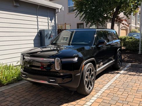 Used 2026 Rivian R1S Adventure image 1