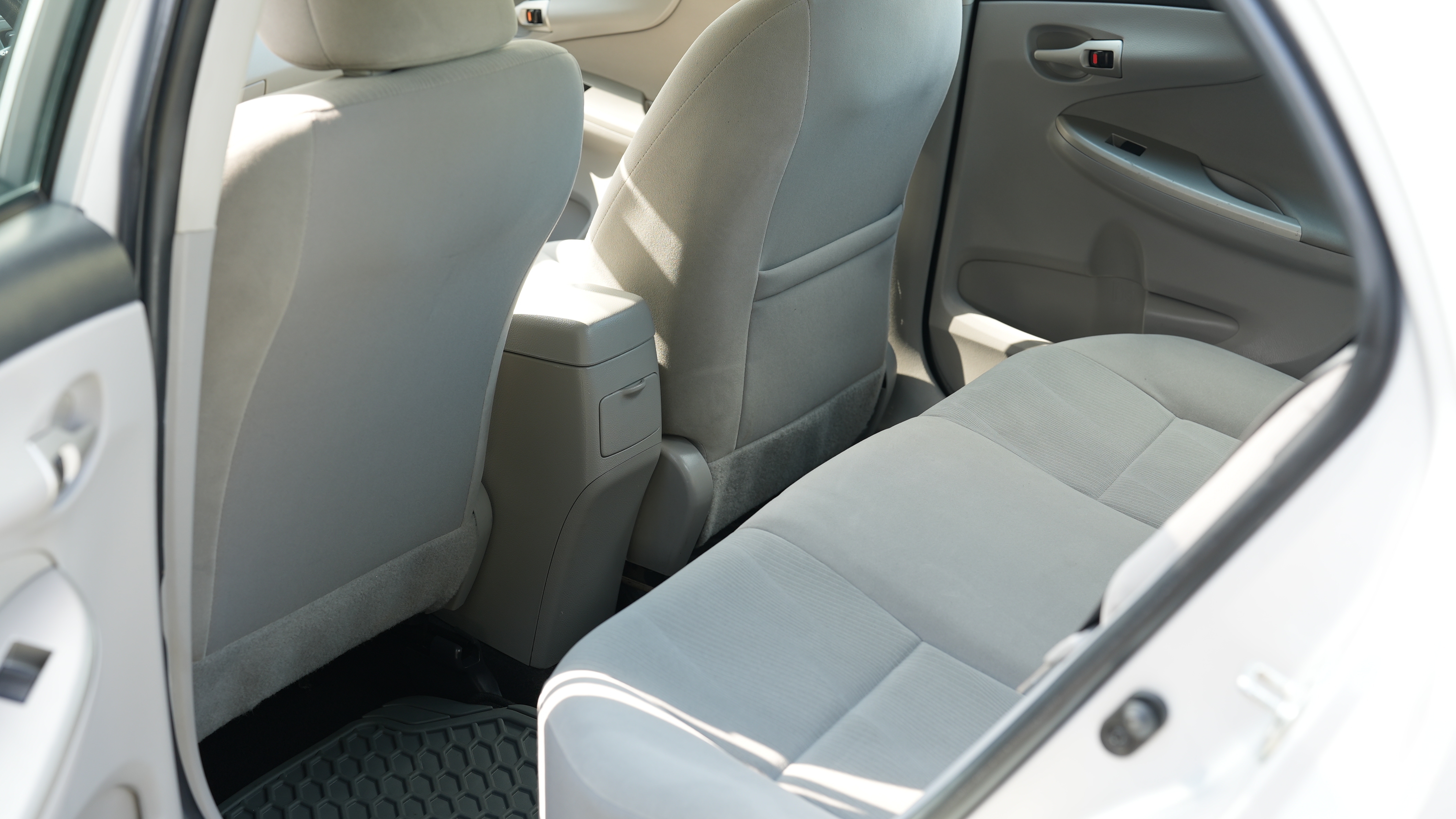 Used 2012 Toyota Corolla LE w/ Preferred Accessory Pkg FWD image 13