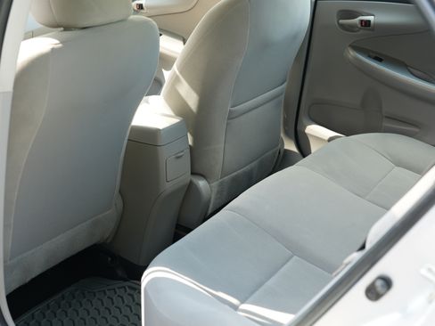 Used 2012 Toyota Corolla LE w/ Preferred Accessory Pkg FWD image 13